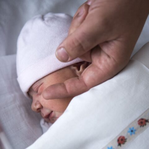 Baby’s verlost van ongeneeslijke ziekte door revolutionaire Britse behandeling
