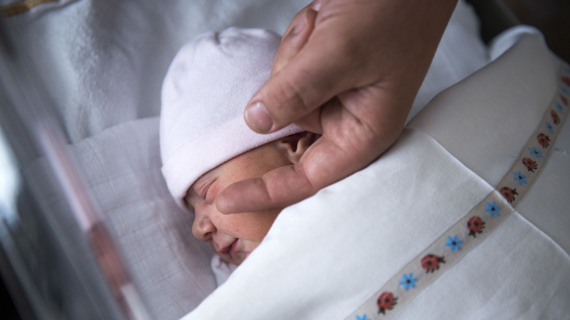Baby’s verlost van ongeneeslijke ziekte door revolutionaire Britse behandeling