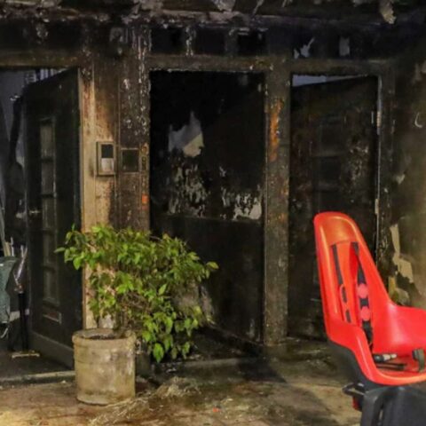 Bewoners springen uit gebouw Amsterdam na explosie