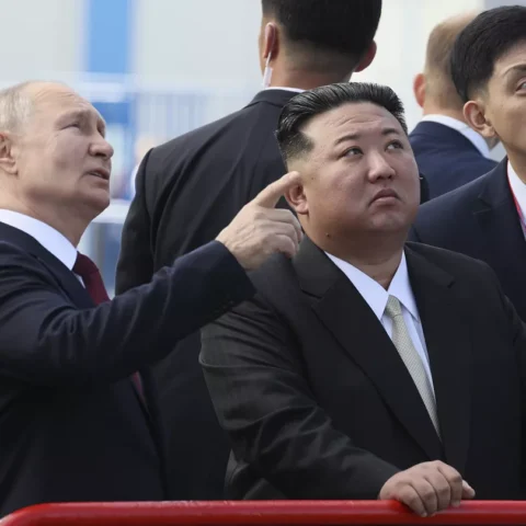 Lavrov bezoekt Noord-Korea en benadrukt “strijdmakerschap” te midden van verdiepend militair bondgenootschap
