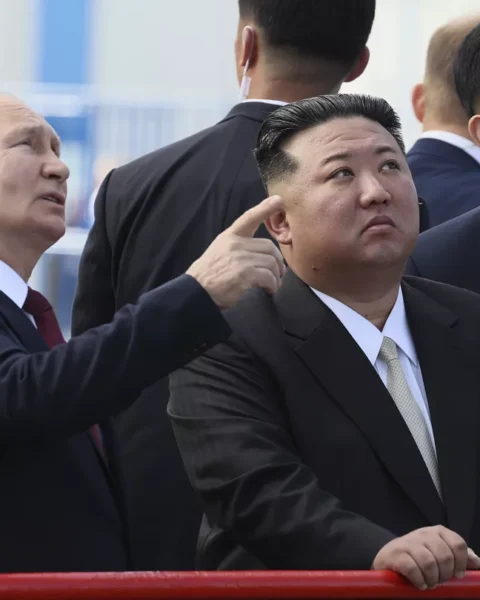 Lavrov bezoekt Noord-Korea en benadrukt “strijdmakerschap” te midden van verdiepend militair bondgenootschap