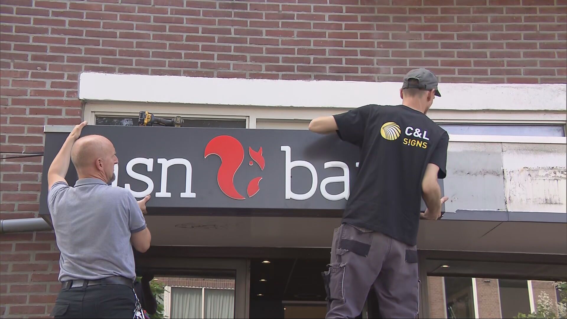 Na bijna veertig jaar verdwijnt SNS Bank, klanten gaan naar ASN
