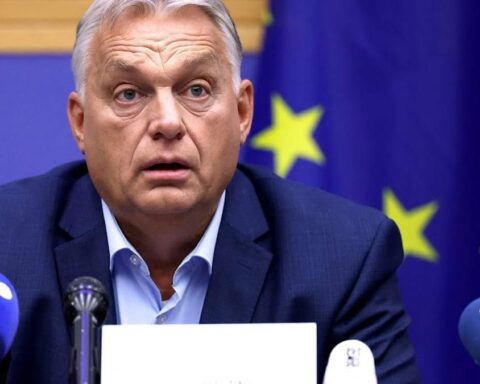 Orban eist vertrek von der Leyens na kritiek op Hongarije en dreiging met motie van wantrouwen