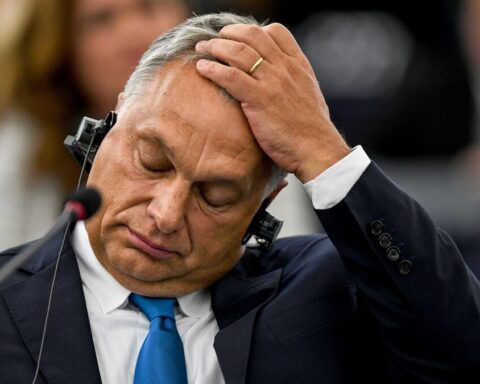 Orban gebruikt dreiging met EU-uittreding als drukmiddel tegen Brussel
