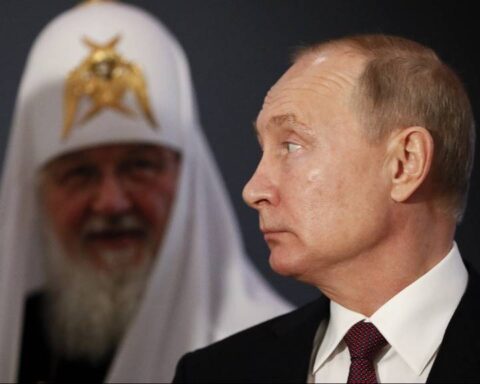 President Karis blokkeert opnieuw wet die banden tussen Estse orthodoxe kerk en Moskou moet verbreken
