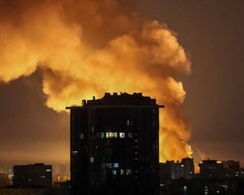 Russische raketaanval op Kyiv wordt geïnterpreteerd als reactie op Trumps vredesultimatum