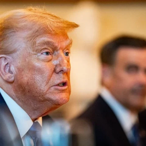 Trump erkent de noodzaak van Amerikaanse wapensteun aan Oekraïne: retorische verschuiving of strategisch keerpunt