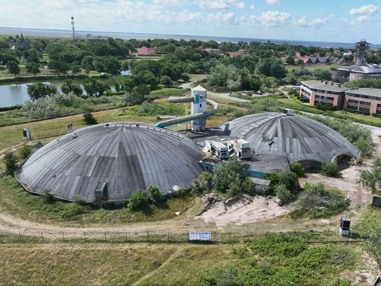 Ameland legt dwangsom op wegens vandalisme bij verlaten zwembad
