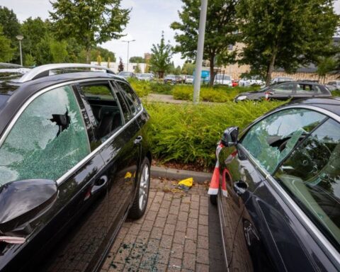 Autoruiten vernield in verschillende delen van Vlaardingen