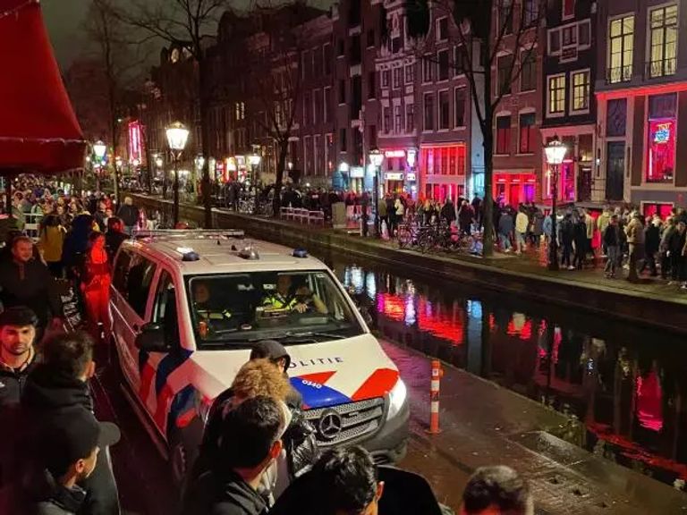 Bewoners van de Amsterdamse Wallen vragen om erkenning als veiligheidsrisicogebied