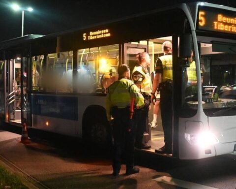 Buschauffeur tijdens Vierdaagsefeesten onder invloed van drank van de weg gehaald