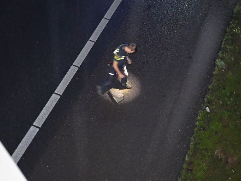 Camera's op Gelderse viaducten na aanrijdingen met betonnen stukken