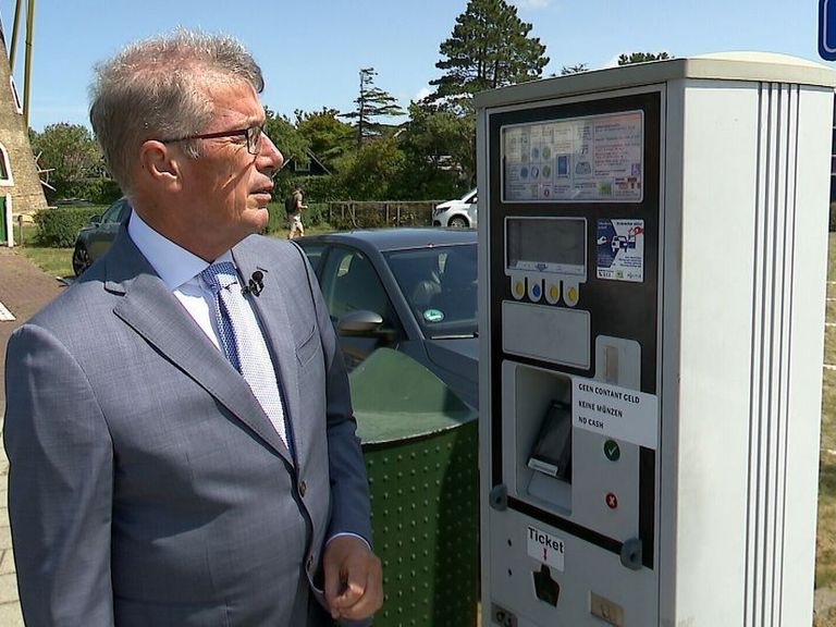 Domburg houdt op met contante betalingen in parkeerautomaten