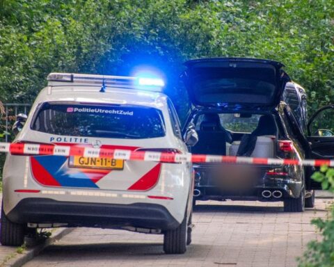 Flat in Utrecht ontruimd vanwege auto met vermoedelijke gevaarlijke stoffen