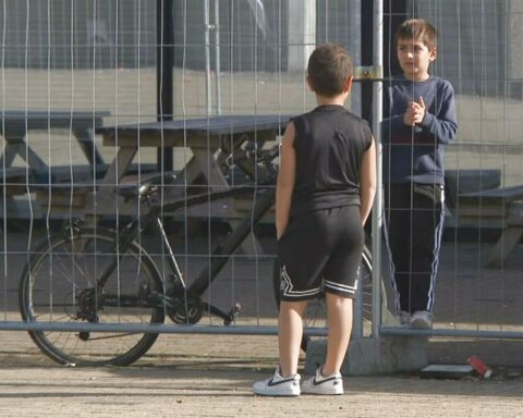 Inspecties vragen aandacht voor de situatie van kinderen in noodopvang