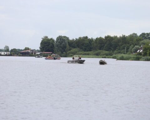 Kanovaarder blijft vermist na aanvaring met sloep in Earnewald