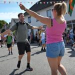 Laatste dag van de Vierdaagse met vroege uitdeling van gladiolen