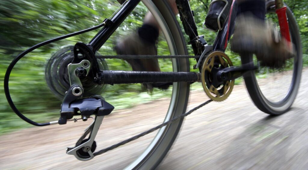 Nederlandse fietsster wint etappe Tour de France Femmes; landgenote tweede