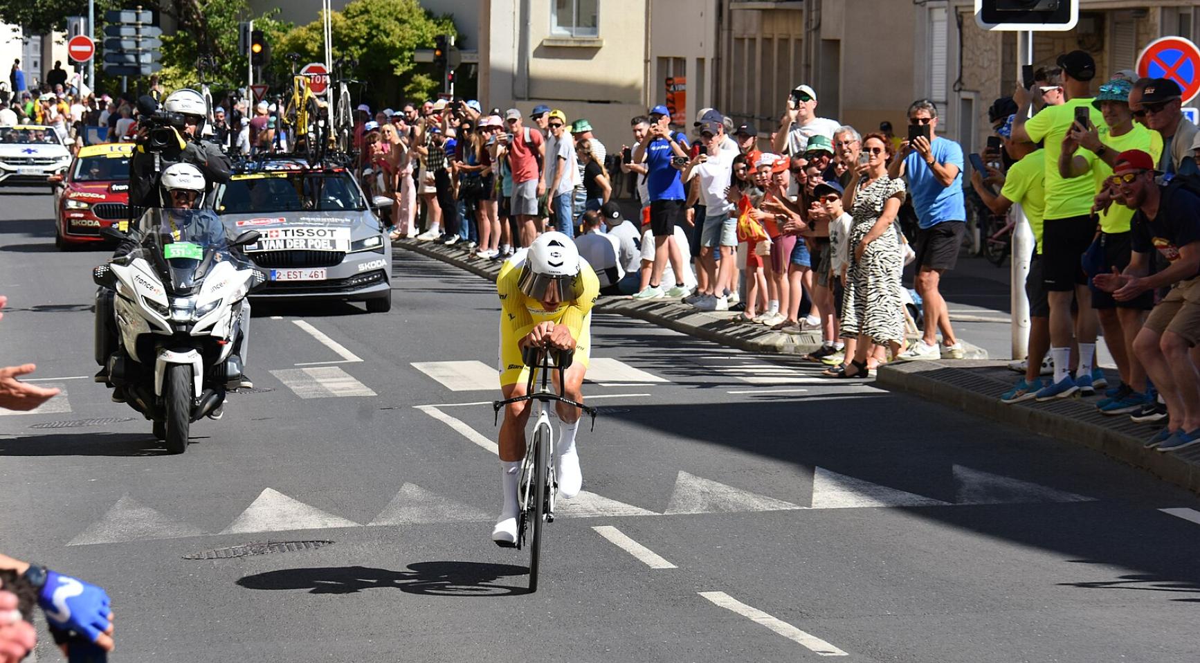 Nederlandse wielrenner Van der Poel verlaat Tour de France vroeg doorlongontsteking