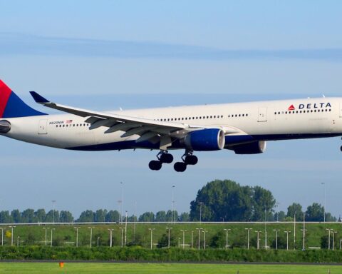 Trump-administratie waarschuwt voor vergelding als Schiphol-vluchtnorm Amerikaanse luchtvaartmaatschappijen beïnvloedt