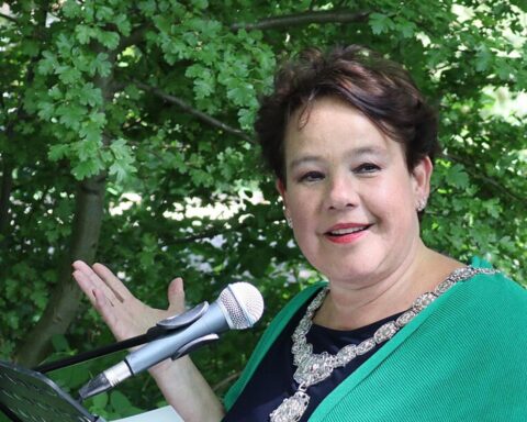 Utrecht vervolgt meerdere demonstranten voor het lastigvallen van burgemeester Dijksma tijdens raadsvergadering