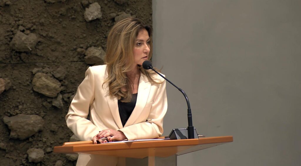 VVD presenteert verkiezingsprogramma gericht op belastingverlaging, defensie en sociale voorzieningen