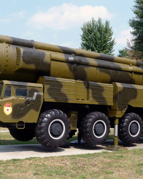 Moskou beëindigt moratorium op middellangeafstandsraketten, wijst naar VS als aanleiding