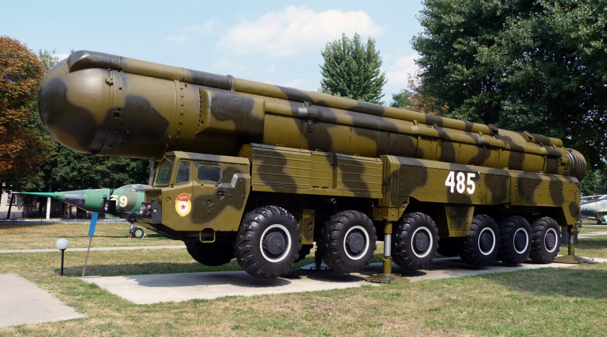 Moskou beëindigt moratorium op middellangeafstandsraketten, wijst naar VS als aanleiding