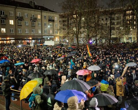 Tienduizenden demonstranten in Vilnius tegen nieuwe regeringscoalitie