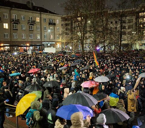 Tienduizenden demonstranten in Vilnius tegen nieuwe regeringscoalitie