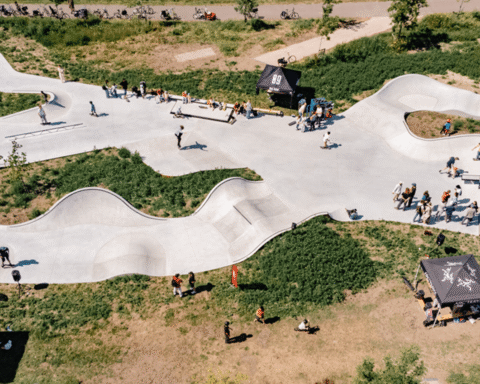 Amsterdam opent skatepark op het dak van autobuistunnel