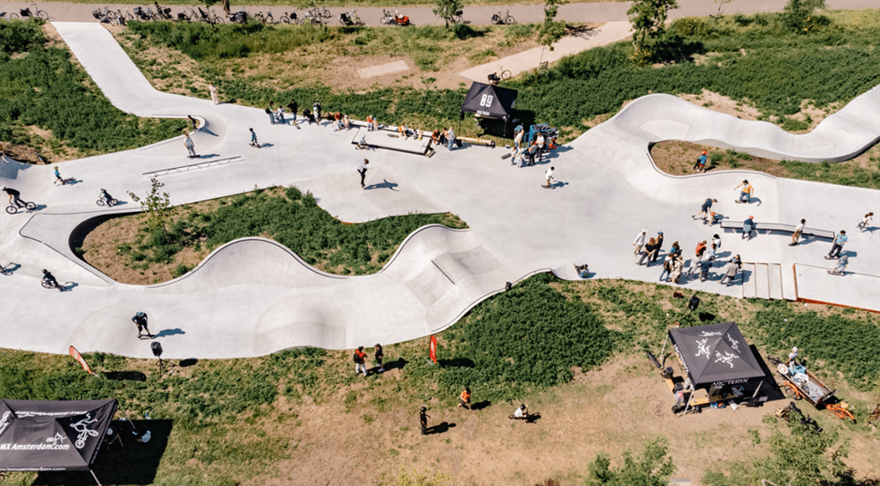 Amsterdam opent skatepark op het dak van autobuistunnel