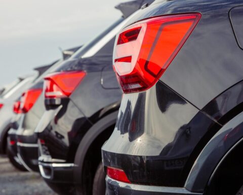 Autos in Nederland voor het eerst officieel boven de 10 miljoen geregistreerd