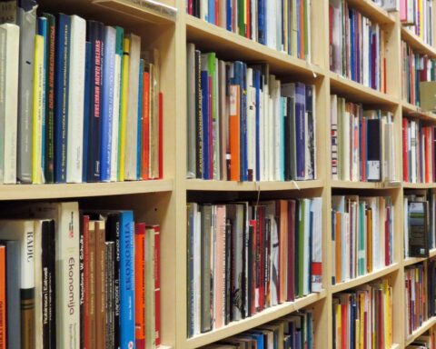 Bibliotheek Universiteit Amsterdam heropend na renovatie van 12 jaar, kosten €140 miljoen