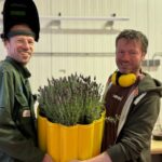 Broers uit Utrecht maken plantenbakken van lachgascilinders die ze vonden