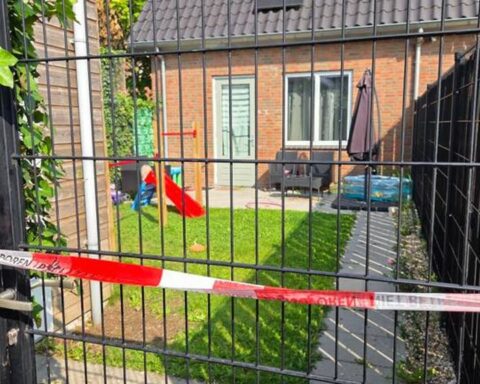 Buren vonden gedode vrouw in Veldhoven terwijl politie dinsdag voor de deur stond