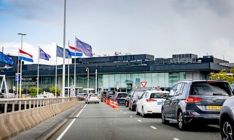 CBS: Schiphol is momenteel de op één na drukstbezochte luchthaven van de EU