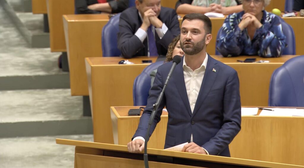Denk-partijleiding treedt af na conflict met parlementaire leider