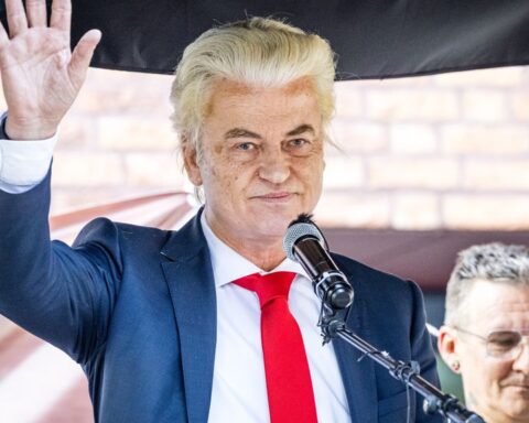 Discriminatie.nl en moslimorganisaties spannen rechtszaak aan tegen Wilders om tweet