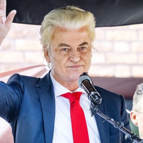 Discriminatie.nl en moslimorganisaties spannen rechtszaak aan tegen Wilders om tweet