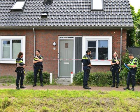 Dode vrouw aangetroffen in woning Veldhoven, man gearresteerd