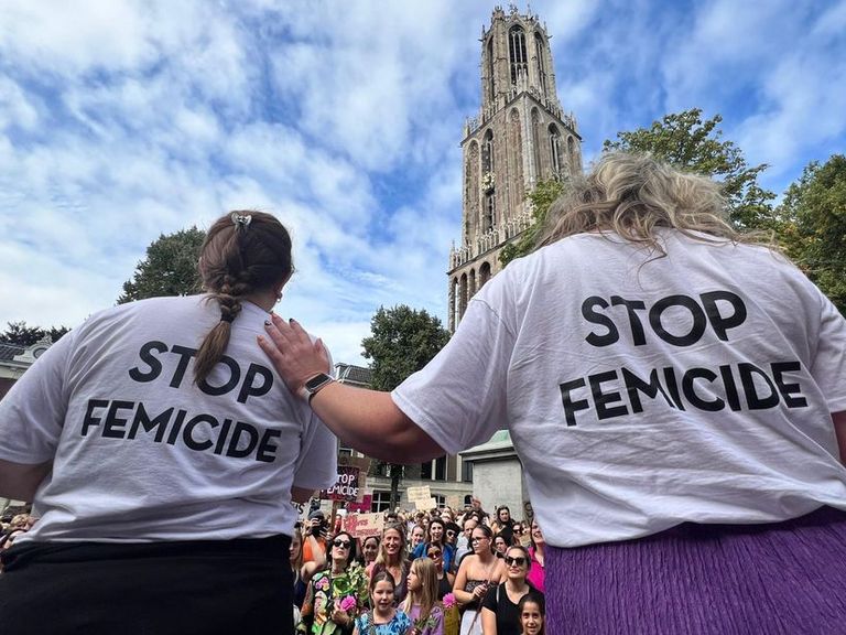 Duizenden mensen lopen mee in mars tegen femicide in Utrecht