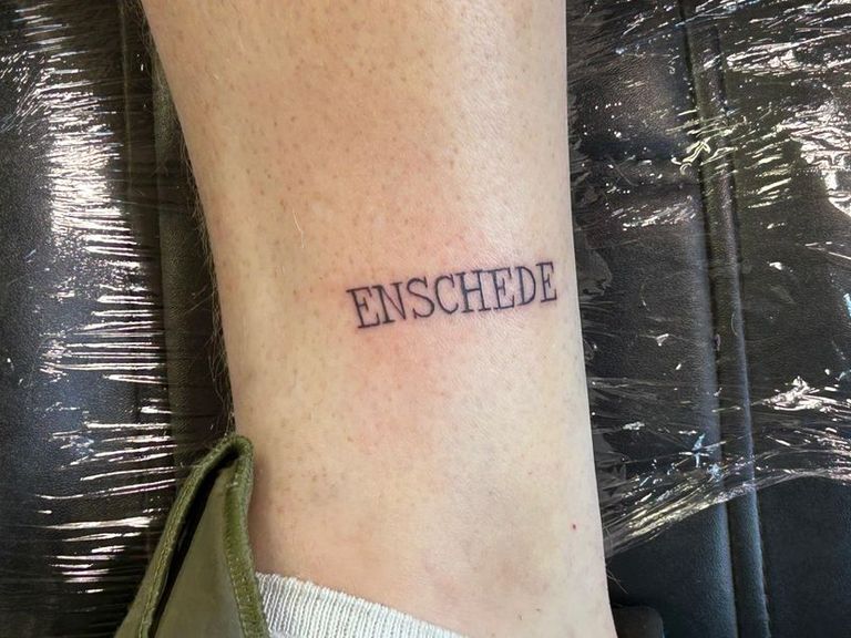 Enschedeërs vereeuwigen liefde voor hun stad met speciale tattoo voor 7 euro