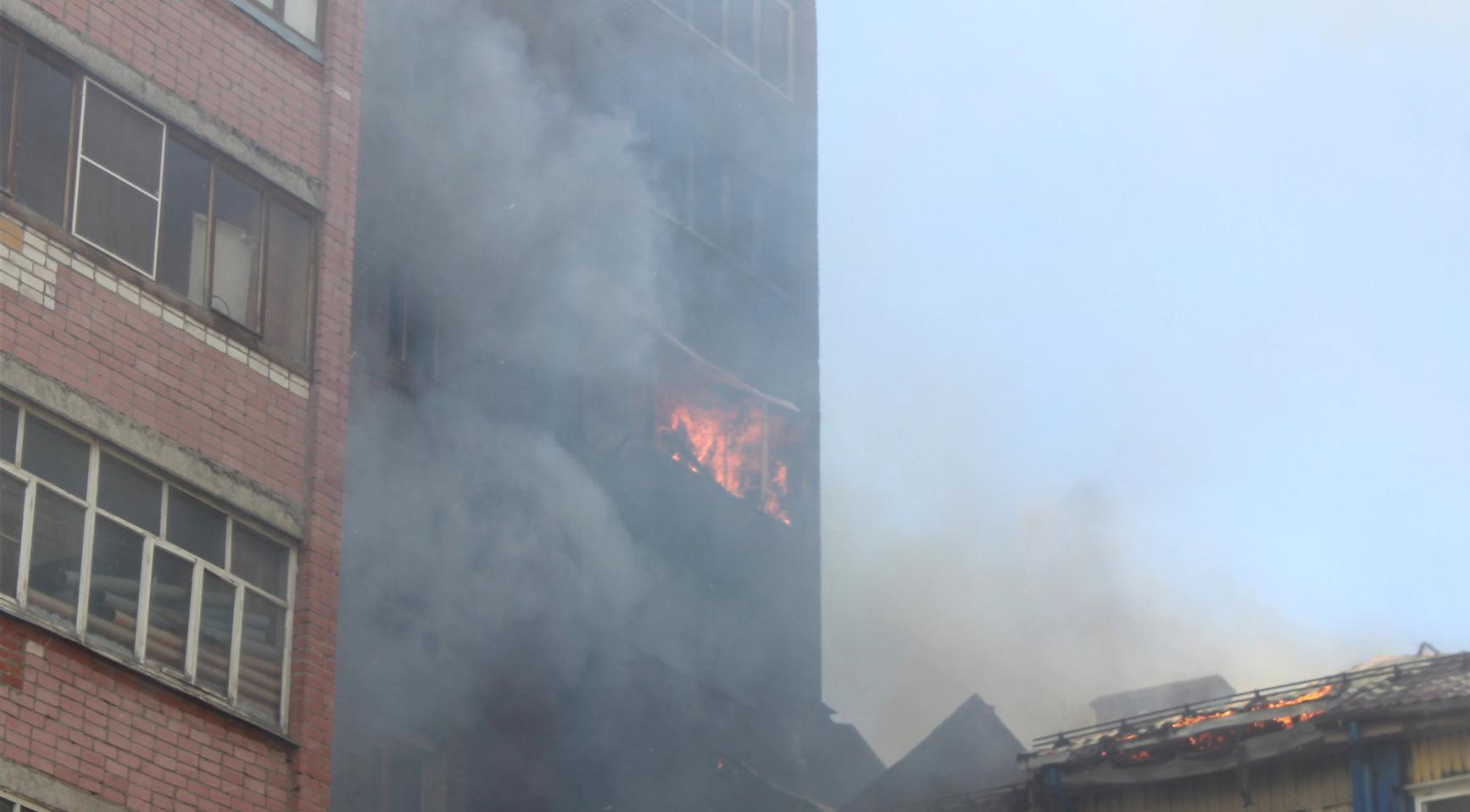 Explosie en brand in appartementencomplex Eindhoven verwonden twee mensen, oorzaak onduidelijk