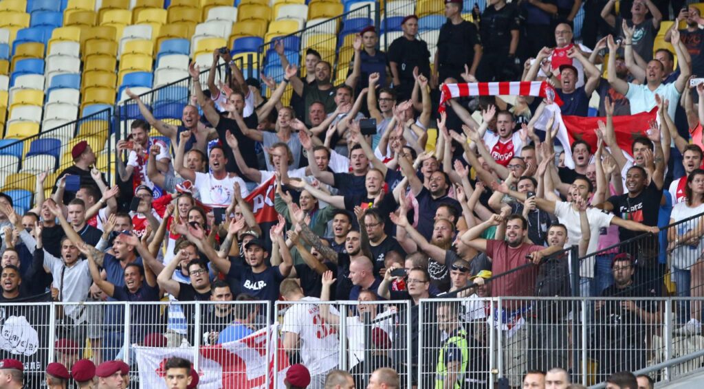Fansvereniging presenteert plan voor gemengde publieksgroepen bij Nederlandse voetbalwedstrijden