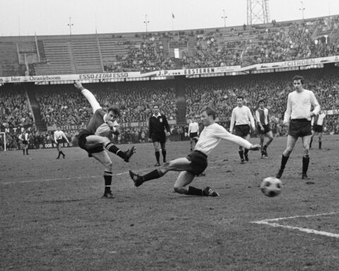 Feyenoord-legende Ove Kindvall, held van de finale van de Europese beker in 1970, overleden op 82-jarige leeftijd