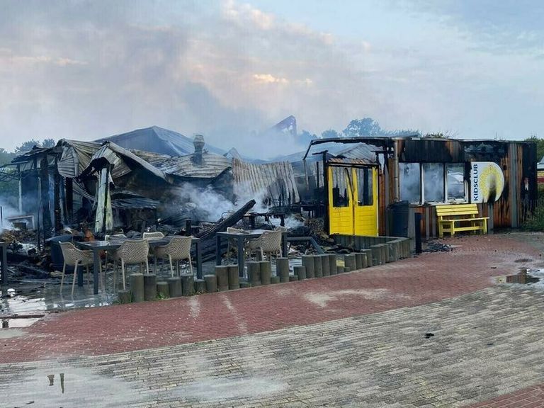 Gasten van camping Zonnedorp in Renesse mogen na brand terugkeren, restaurant wordt afgebroken