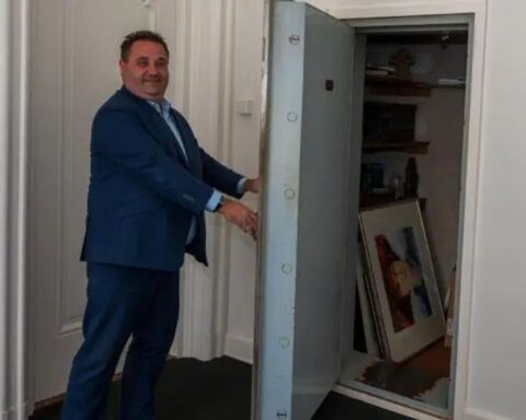 Gemeentekluis in Zandvoort geopend na teruggevonden sleutel na twaalf jaar