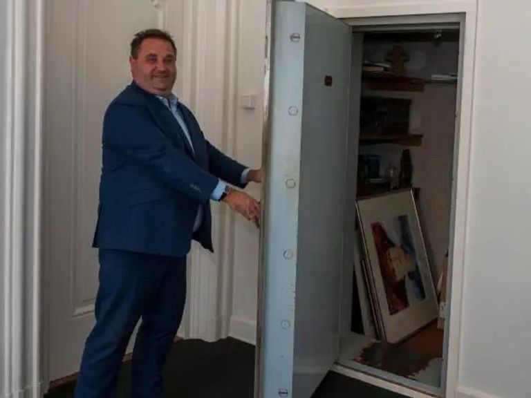 Gemeentekluis in Zandvoort geopend na teruggevonden sleutel na twaalf jaar