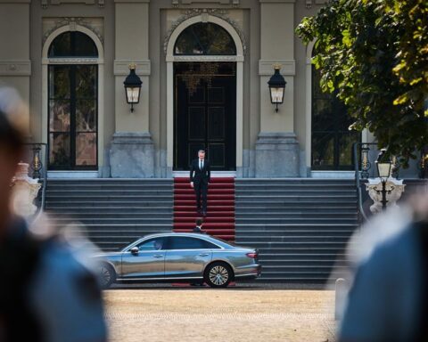 Gesprekken met koning over ontstaan complexe situatie